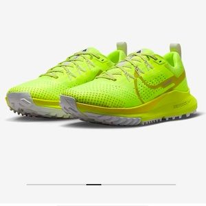 Nike Pegasus Trail Running shoes - 7 1/2 - worn twice